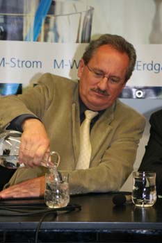 M�nchner Wasser, einfach genial - Buchpr�sentation Christian Ude. Foto: Andrea Pollak